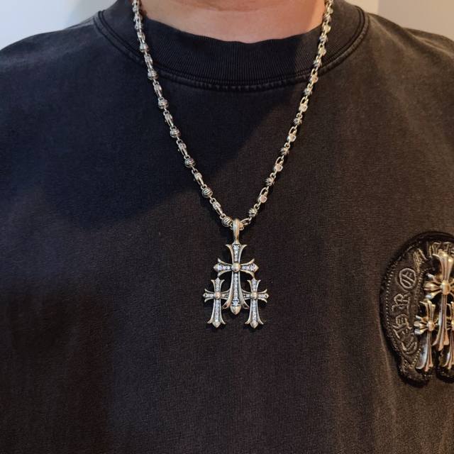 新款 专柜品质 Chrome Hearts克罗心经典复古骷髅头十字花球项链 ，满钻三十十字架吊坠，凹凸造型不同的花纹设计风格 呈现出与众不同 十字架 童军花是克