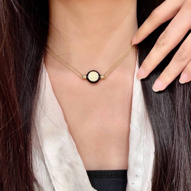 Chanel香奈儿 中古 项链小香家的款式真心无需多介绍每一款都超好看，精致大方，非常显气质.