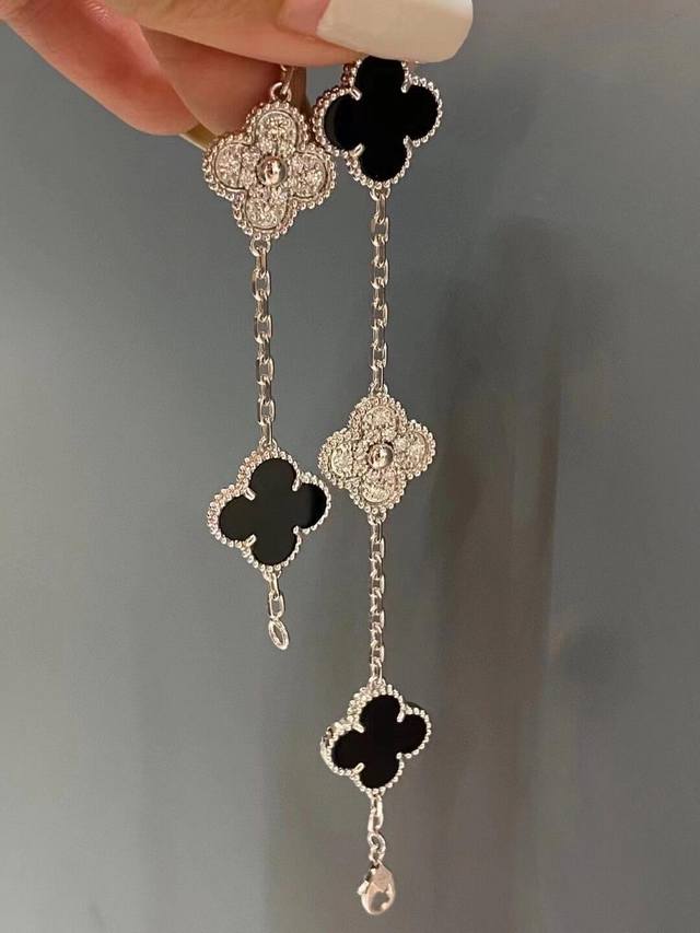 V金材质Vca黑玛瑙间钻四叶草五花手链