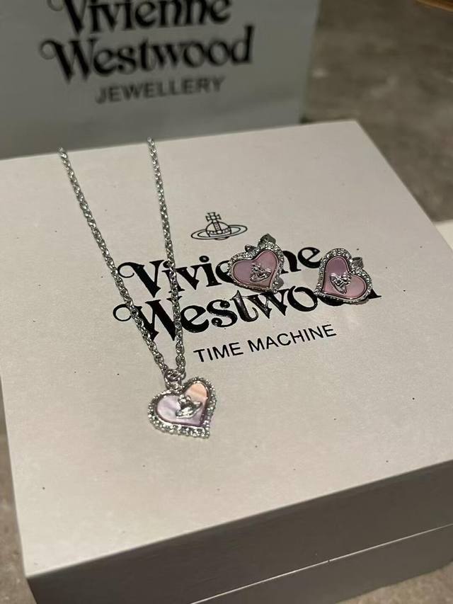 爱心项链西太后 Viviennewestwood 什么是快乐星球，来，这就是快乐星球！重磅推荐，闭眼入准没错！纯粹王冠球是经典的象征，闪耀土星环勾勒未来波光流转