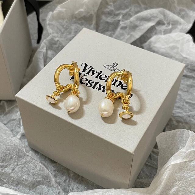 西太后 Viviennewestwood 什么是快乐星球，来，这就是快乐星球！绝美土星西太后珍珠套装！西太后项链手链，重磅推荐，一定要整套入，闭眼入准没错！纯粹