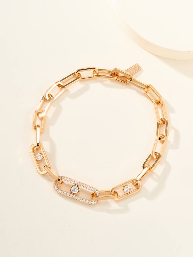 Messika Move Link 链式手链 长19Cm，可调节 挚爱时分，珍贵爱意凝聚于浪漫季节。由标志性经典Move框架图案连接，轮廓圆润，雍容华贵迷人夺彩