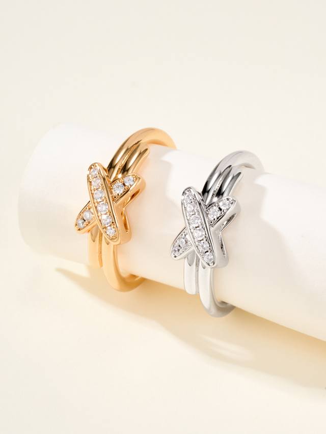 戒指尺寸5678美号 -Jeux De Liens 叉叉戒指，最欢愉清新的缘分。精于符号艺术的Chaumet，打造金属线条与 X 连结符号的极简设计，如同缘分交