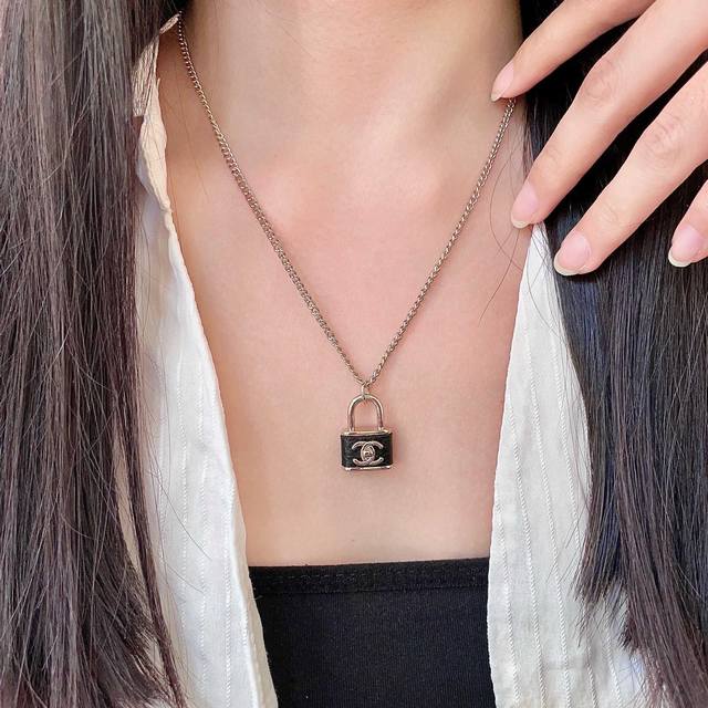 Chanel香奈儿 中古 项链小香家的款式真心无需多介绍每一款都超好看，精致大方，非常显气质.