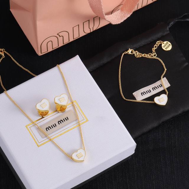 Miumiu缪缪套装，情人节限定 缪缪项链 缪缪手链 缪缪耳钉