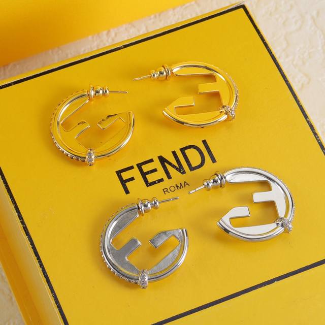 Fendi 芬迪耳钉 2.5Cm