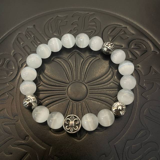 新款 专柜品质 Chrome Hearts克罗心 经典复古多元素手串手链 ，小红书热款，凹凸造型不同的花纹设计风格呈现出与众不同 十字架童军花是克罗心的标志 所