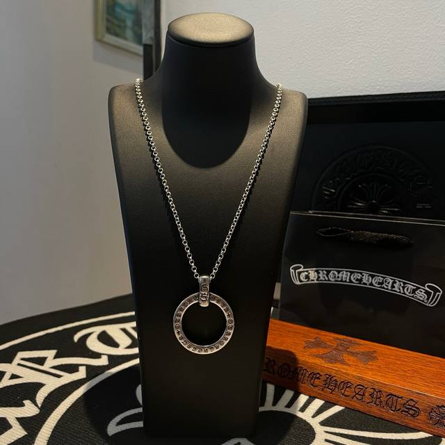 抖音 快手 Ins 小红书 直播热门 ，新款 专柜品质 Chrome Hearts克罗心经典项链 ，圆环吊坠，凹凸造型不同的花纹设计风格 呈现出与众不同 十字架