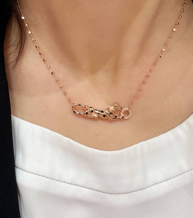 V金材质 Cnc卡地亚光金斑点豹子项链，超厚实 超霸气豹，豹子 每个产品老师傅精雕细刻 呈现出最完美的产品！绝对毒物级别！