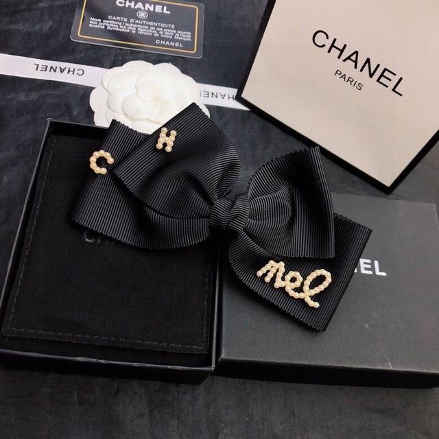 Chanel 香奈儿 最新爆款蝴蝶结中古发夹#信我！人手必备的单品 这件必须买洋气神仙颜值小仙女要收了它，谁戴谁好看～