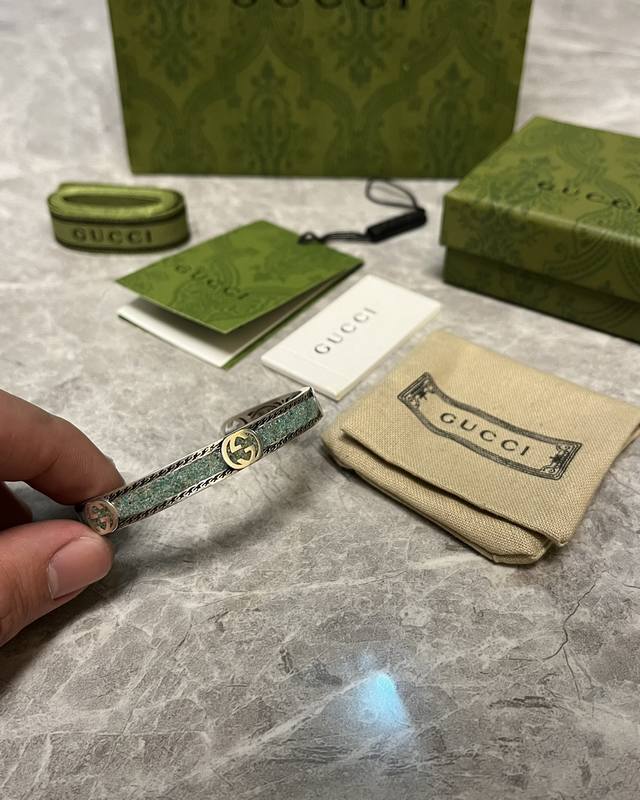 浅绿珐琅手镯 纯银材质 双G造型 时尚款式 复古做旧