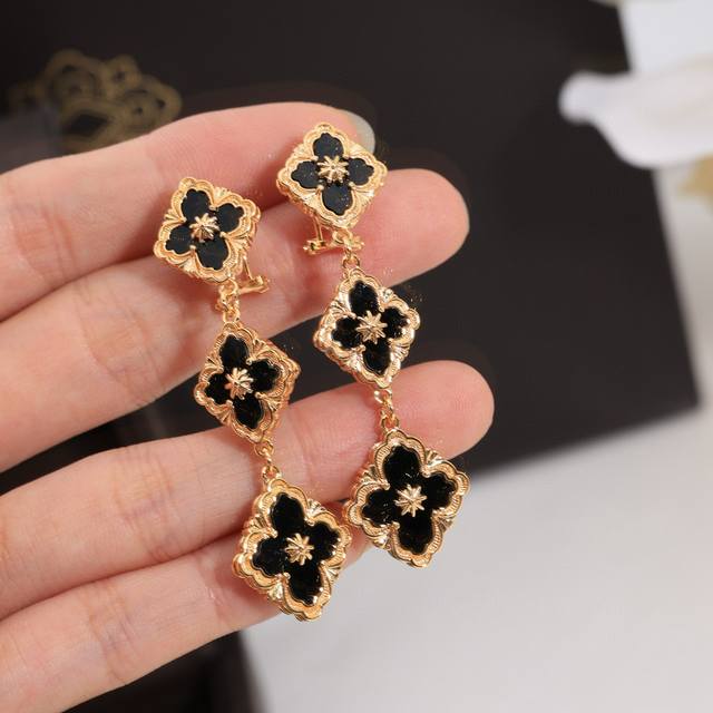 布契拉提 Buccellati 意大利高级珠宝品牌 复古宫廷风带钻拉丝四叶草贝壳玛瑙玉髓双面耳钉 V金材质 18K厚金电镀 高品质 布契拉提耳钉 四叶草耳钉