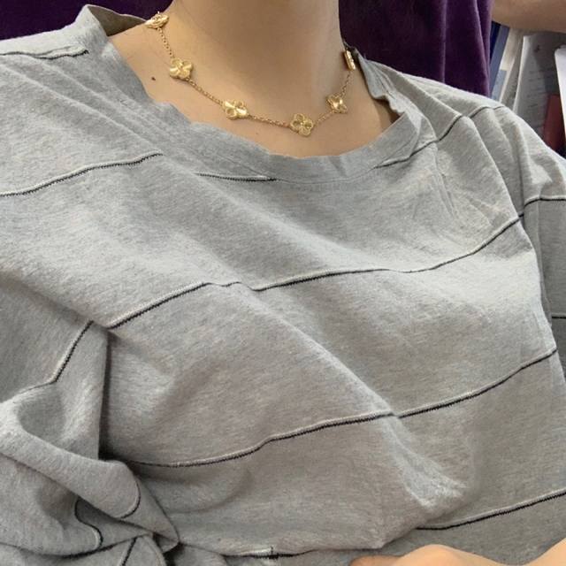 我们出品 车花项链 Zp104000+ 认准唯一一家真正购入珠宝类Z批开发的，可订做18K真金真钻版，只做对版真金货，价询客Fu Magic Alhambra项