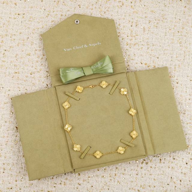 我们出品 车花项链 Zp104000+ 认准唯一一家真正购入珠宝类Z批开发的，可订做18K真金真钻版，只做对版真金货，价询客Fu Magic Alhambra项