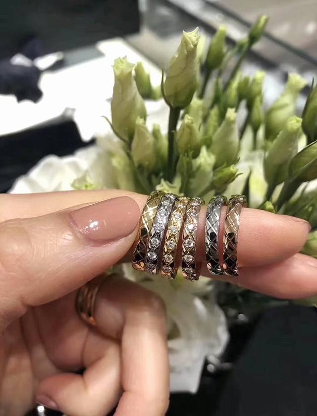 带钻 无钻 我们出品 不带钻Z批 13260，带钻25800！认准唯一一家真正购入珠宝类Z批开发的，电镀0.5咪金，可订制真金版，5-6-7-8码数，大码数加金