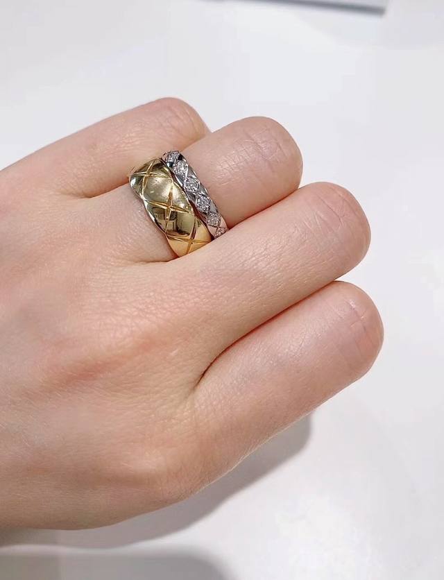 带钻 无钻 我们出品 不带钻Z批 13260，带钻25800！认准唯一一家真正购入珠宝类Z批开发的，电镀0.5咪金，可订制真金版，5-6-7-8码数，大码数加金