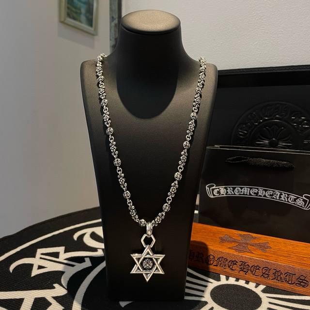 抖音 快手 Ins 小红书 直播热门 ，新款 专柜品质 Chrome Hearts克罗十字花球项链 ，六芒星吊坠，凹凸造型不同的花纹设计风格 呈现出与众不同 十