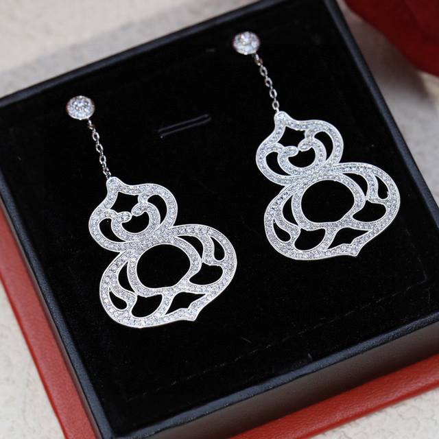 火爆麒麟珠宝 Qeelin 大牌明星同款 S925银针 高级定制 Wulu大葫芦耳环 耳钉火爆Qeelin 麒麟带来全新Wulu系列招财葫芦系列吸财福禄的精致葫