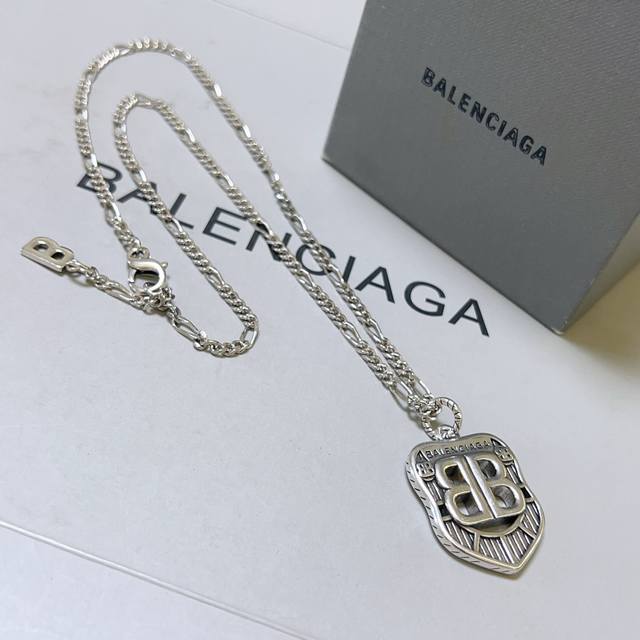 原单货新品 巴黎世家项链 Balenciaga 新款项链专柜一致 细节做工精细 每个细节流程到位 设计工艺精细 火爆款出货 设计独特 复古风格 巴黎世家项链