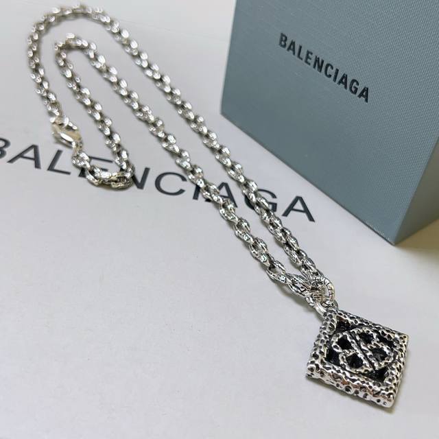 原单货新品 巴黎世家项链 Balenciaga 新款项链专柜一致 细节做工精细 每个细节流程到位 设计工艺精细 火爆款出货 设计独特 复古风格 巴黎世家项链