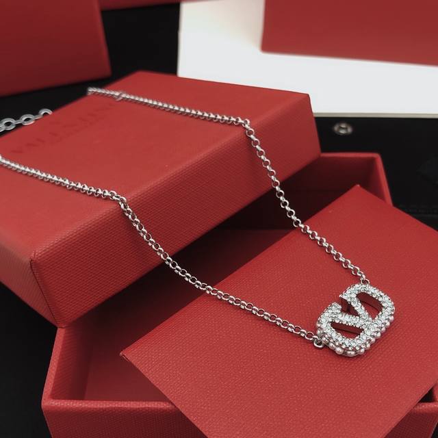 编号 Valenti*O最新款边边镶珍珠银色项链 一致Zp黄铜材质