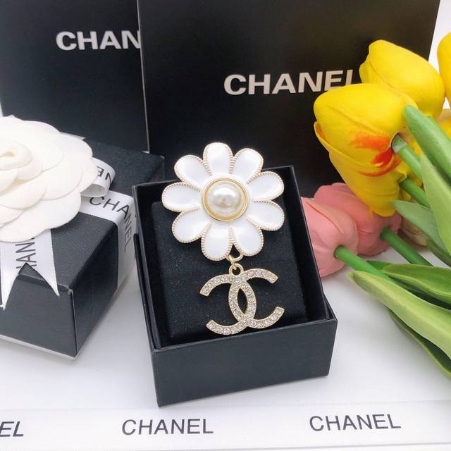 编号Xxz0203白色 今日推荐 新款小香山茶花滴油镶钻胸针