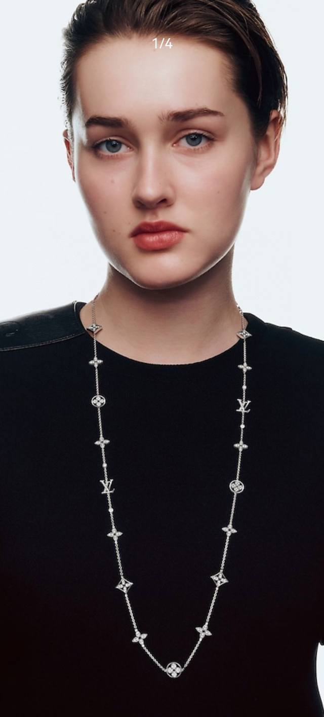 驴家 Ldyle Blossom 系列以典雅笔触重绎品牌标识。本款长项链采用Georges-Louis Vuitton 于 1896 年创作的 Monogram