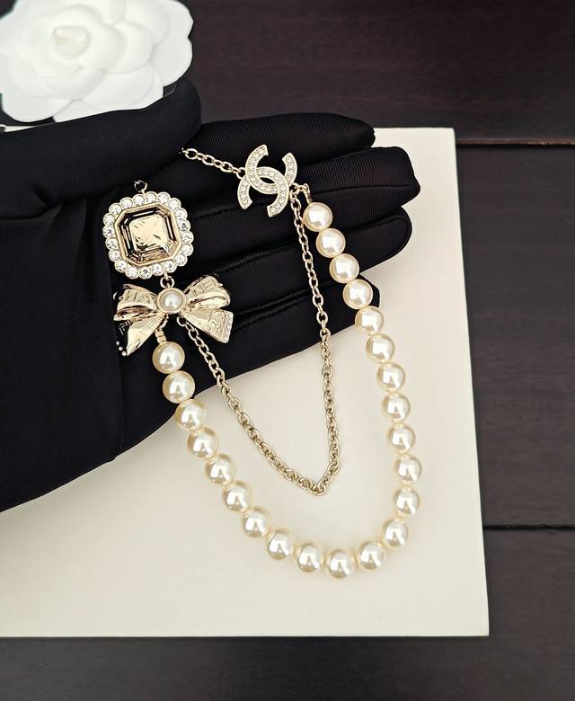 Ch*Nel 最新款浅金方形蝴蝶结双层珍珠项链 一致Zp黄铜材质