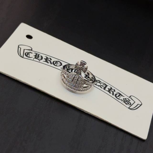 专柜品质 Chrome Hearts克罗心经典复古十字架戒指 凹凸造型不同的花纹设计风格呈现出与众不同 十字架童军花是克罗心的标志 所以更经久不衰 正品打版Ch