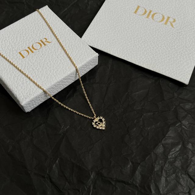Dior 迪奥 中古 项链 专柜一致上新 精选原版一致 黄铜材质 甜美气质高雅。