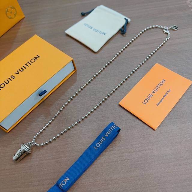 路易威登 Lv项链原单货专柜新款开模复古潮流时尚必备 男女均可佩戴 情侣款同款 摇滚朋克泰银风格 复古元素 潮流百搭 官网同款项链最新款链条档次更高明星经典款项