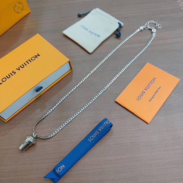 路易威登 Lv项链原单货专柜新款开模复古潮流时尚必备 男女均可佩戴 情侣款同款 摇滚朋克泰银风格 复古元素 潮流百搭 官网同款项链最新款链条档次更高明星经典款项
