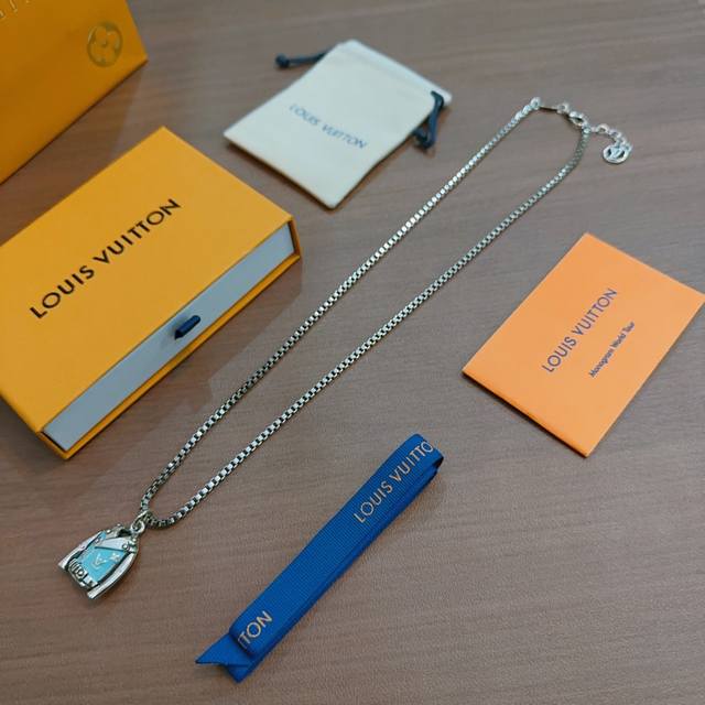 路易威登 Lv项链原单货专柜新款开模复古潮流时尚必备 男女均可佩戴 情侣款同款 摇滚朋克泰银风格 复古元素 潮流百搭 官网同款项链最新款链条档次更高明星经典款项