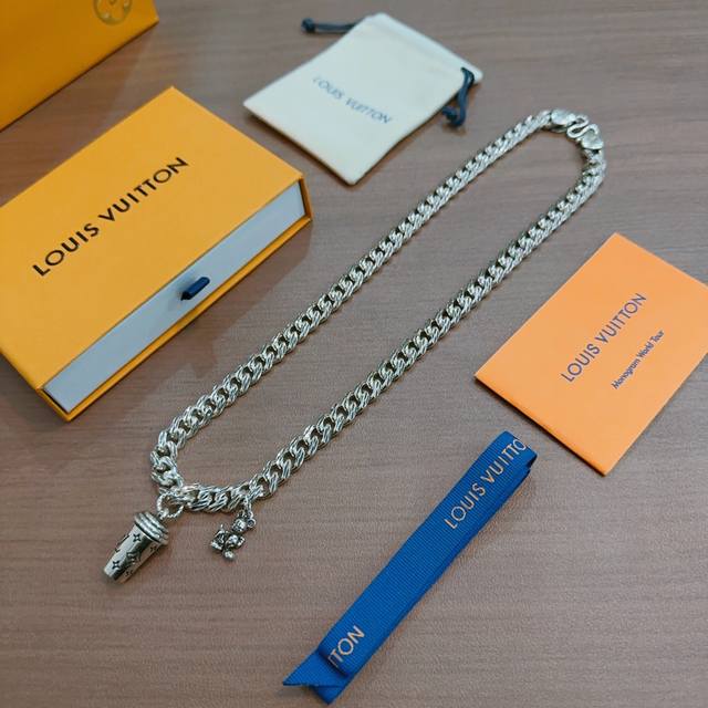 路易威登 Lv项链原单货专柜新款开模复古潮流时尚必备 男女均可佩戴 情侣款同款 摇滚朋克泰银风格 复古元素 潮流百搭 官网同款项链最新款链条档次更高明星经典款项