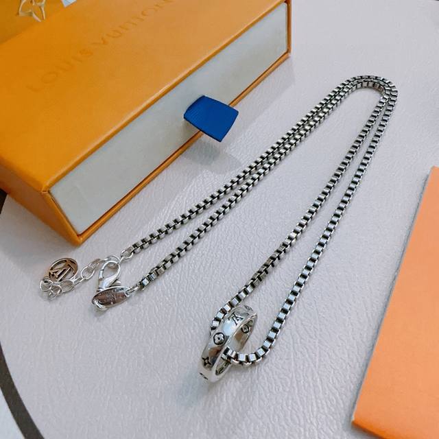 路易威登 Lv项链原单货专柜新款开模复古潮流时尚必备 男女均可佩戴 情侣款同款 摇滚朋克泰银风格 复古元素 潮流百搭 官网同款项链最新款链条档次更高明星经典款项