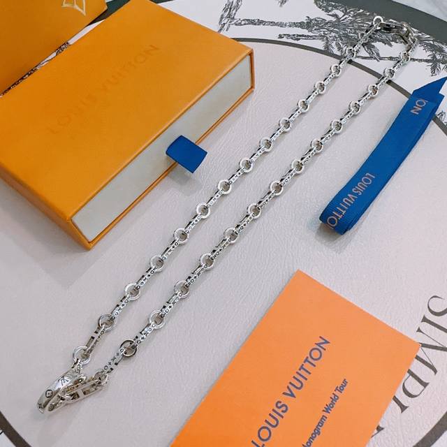 路易威登 Lv项链原单货专柜新款开模复古潮流时尚必备 男女均可佩戴 情侣款同款 摇滚朋克泰银风格 复古元素 潮流百搭 官网同款项链最新款链条档次更高明星经典款项