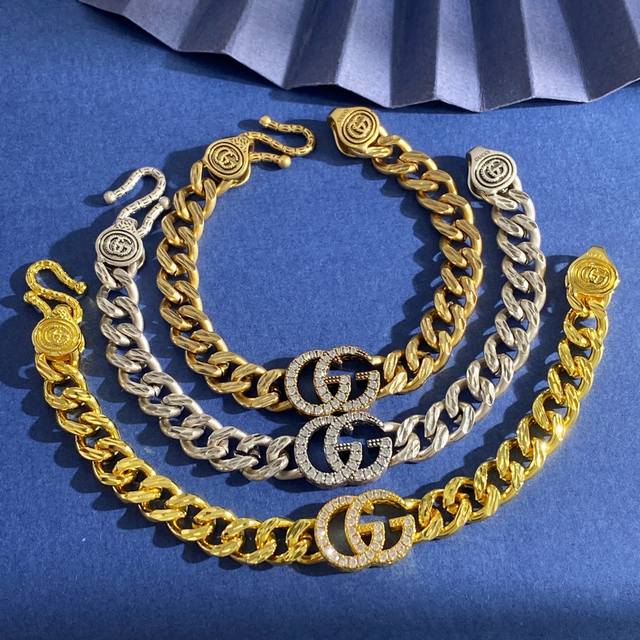 手链 古驰Gucci复古个性男女同款时尚古巴链镶钻双G字母手链 黄铜材质 3个色 手链重约30G 手链约长20Cm 双G字母约2Cm*1.45Cm*0.46Cm