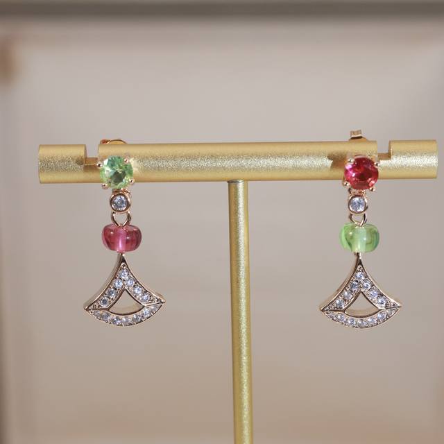 赵露思同款 许你荣耀 奢华欧美镶钻高贵冷艳钻耳环 星钻 耳钉 热销款 市面最高版本！ 925纯银针+亚金材质！镶钻奢华耳吊 女神必备 超级显脸瘦 无Logo