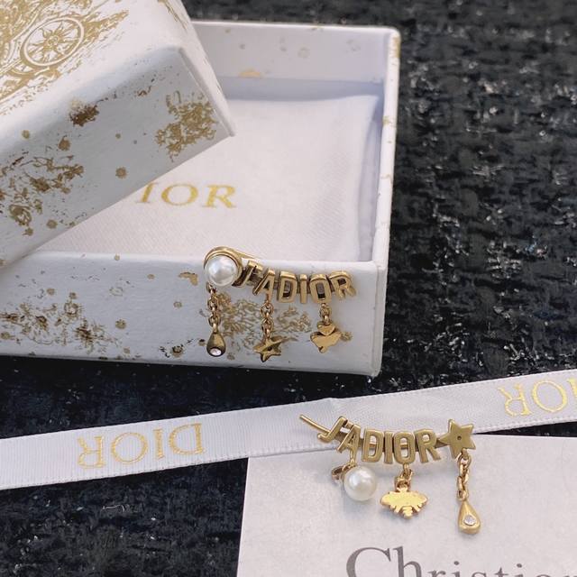 编码Ge059 迪奥经典耳钉热销款上新同步专柜正品开模独家高端品质质量真的好到没话说复古经典颜色独特的设计款式新颖欧美范十足好卖必火现货发售