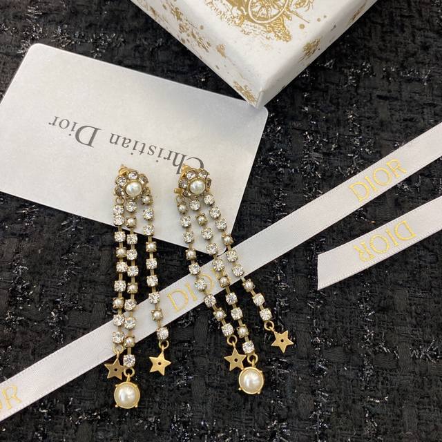 编码Ge110 迪奥经典耳钉热销款上新同步专柜正品开模独家高端品质质量真的好到没话说无可挑剔款式新颖唯美的流苏长款全手工镶仿真钻超级时尚潮流好看的不要不要的女神