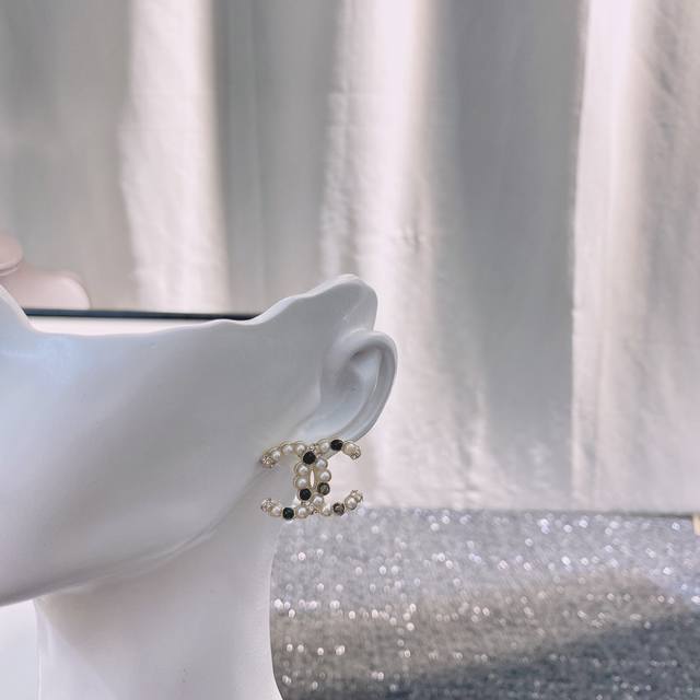 编码Ge207 Chanel18Ss New 耳钉 经典Logo耳钉 是每一年都会出的不同的只是材质 不过只要你喜欢上了 就好像停不下来 会对Chanel有偏执