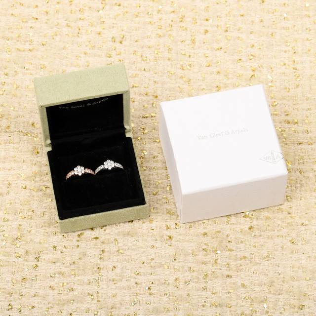 210236 我们出品 Fleurette戒指 ，可订做18K真金真钻版，只做对版真金货，价询客Fu Fleurette系列饰以梵克雅宝高级珠宝作品的标志性图案