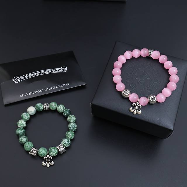 情侣手串克罗心天然珠银珠串手链 克罗心搭配出低调魅力的一款手链，克罗心经典手串之一，整体手串质感很好，刻字和细节纹路一眼正，成色如图，搭配手链叠戴超有味道怎么搭