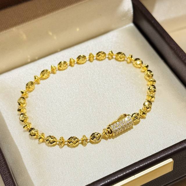 A6879 小红书爆款 独立设计师款 猫眼 星球 闪闪手链 叠戴超级美 各大网红同款 栩栩如生，高端定制通体925纯银Bling Bling 雍容的设计，奢华高