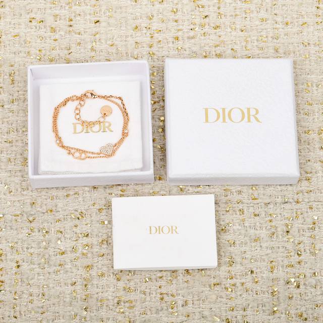 250318 我们出品 Zp5140，量大咨询客Fu D 双层Cd爱心手链 25最新款！清冷感最新银色！巨好看现货老规矩先到先得！闭眼冲绝对不会出错的款式！非常