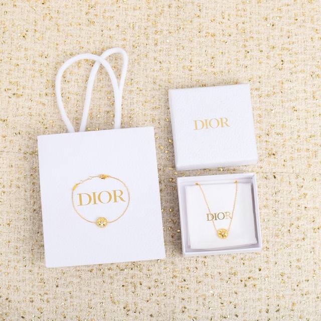 202902 我们出品 罗盘项链 Zp20800+ 认准唯一一家真正购入珠宝类Zp开发的，可订做真金真钻版，只做对版真金货，价询客Fu Rose Des Ven