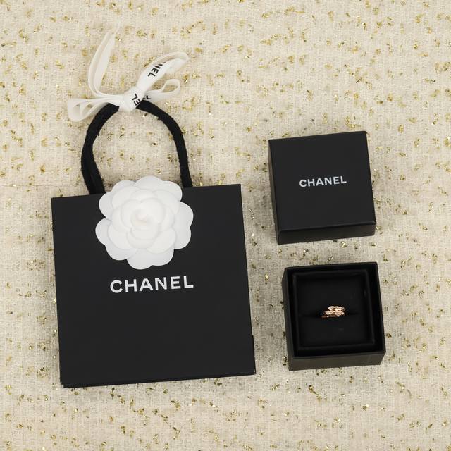 204546 我们出品 菱格双色戒指 Zp30 800+ 认准真正购入珠宝类Zp开发的，只做对版的可以订制真金真钻，量大咨询客Fu 菱格Coco Crush系列