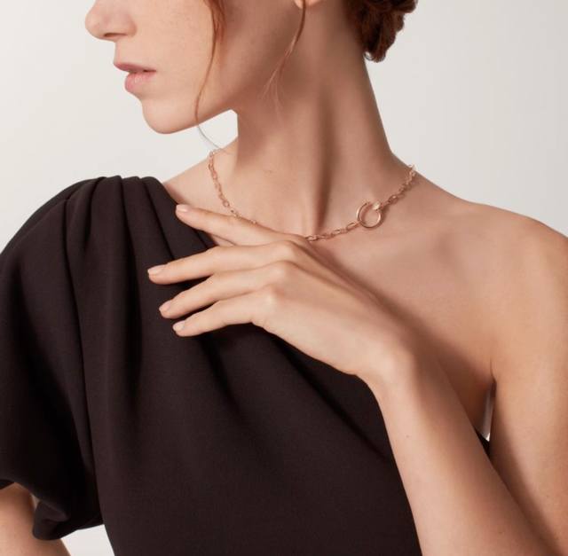 V金材质 卡地亚 Cnc粗链条头尾钻钉子项链，按照18K真金货打造 老外订单看细节工艺非常 到位 独家出货秒杀市面所有版本 大气百搭