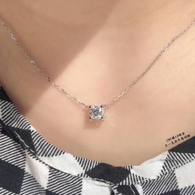 V金镀咪金 卡地亚一克拉牛角项链，经典牛角！！不多作介绍！现货出 高碳钻的震撼你们懂！每个细节非常到位！