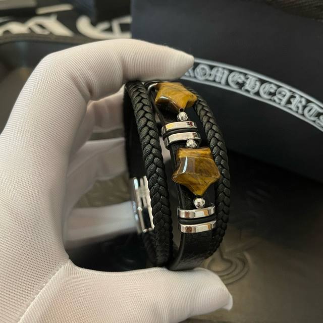 新款 专柜品质 Chrome Hearts克罗心皮绳手镯 凹凸造型不同的花纹设计风格呈现出与众不同 十字架童军花是克罗心的标志 所以更经久不衰 正品打版Chro